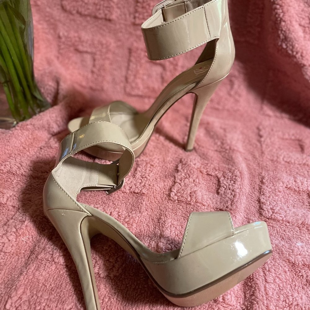 Heart in D Glossy Platform Heel Sandals, Women's 8